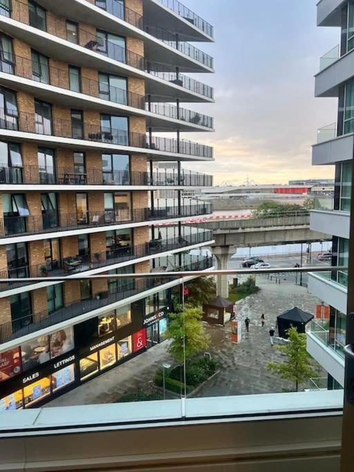 Stylish Apartment Docklands ロンドン エクステリア 写真